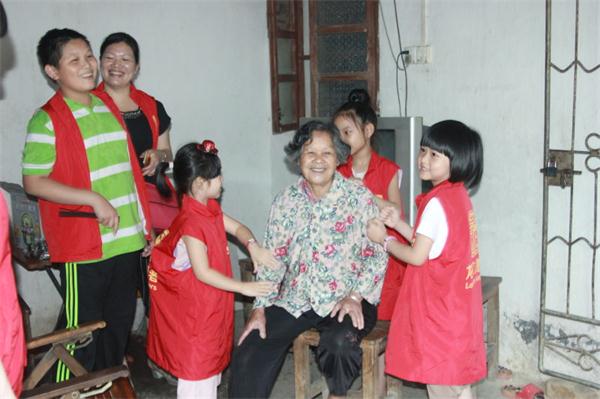 龙门县爱心社会工作服务中心开展感悟传统 感