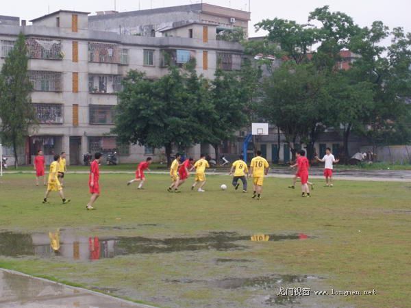 平陵中学举行教工足球比赛-社会民生-龙门新闻
