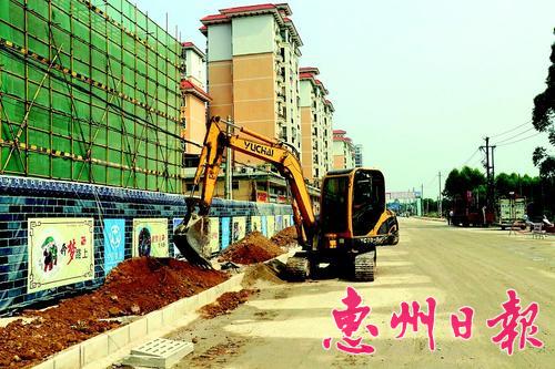 青溪大道改建工程正在加紧施工。