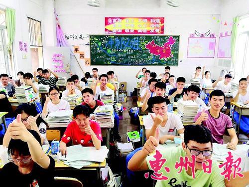 龙门中学高三学生做足高考准备。